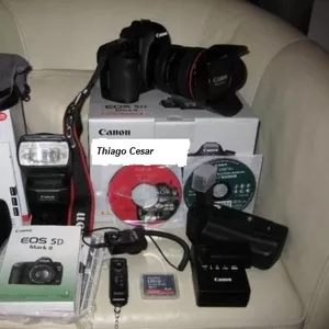  Nikon D700 Digital SLR Camera with Nikon AF-S VR 24-120mm lens $1000
