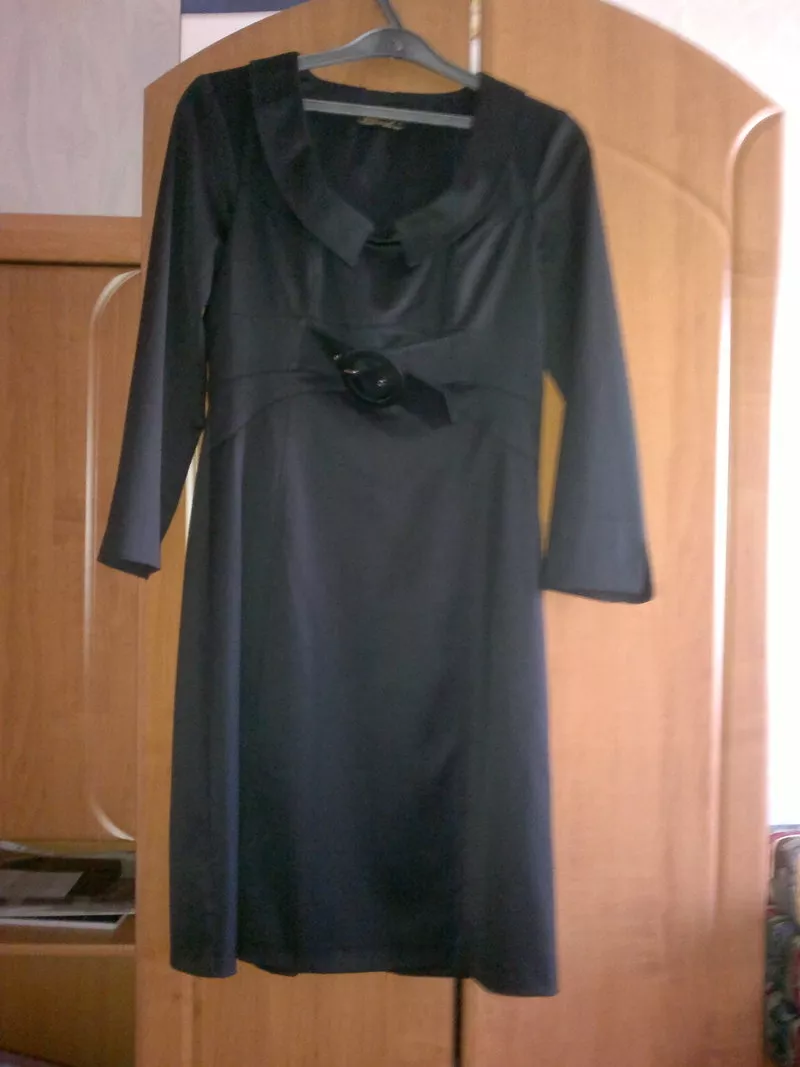 Продаю черное женское платье 2